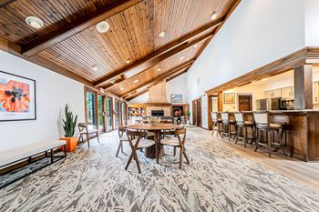 Entertainment lounge